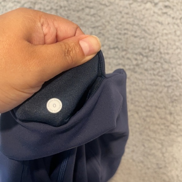 Lululemon Instill High-Rise Tight 25"
True Navy size 0 - Picture 9 of 10